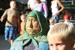 Sculpture "Сlassic grandmother"