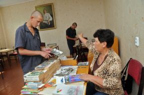 A prisoner in a library
