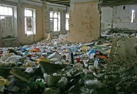Garbage in the tumbledown apartment of mansion of Murashko