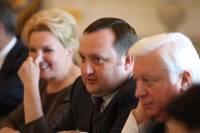 Raisa Bogatyreva, Sergey Arbuzov and Viktor Pshonka