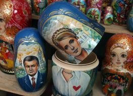 The Russian Dolls with pictures of Viktor Yanukovich and Yuliya Timoshenko