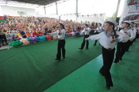 Child's dancing collective