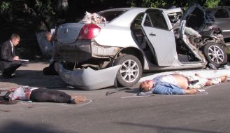 Трупы пассажиров Geely на месте ДТП