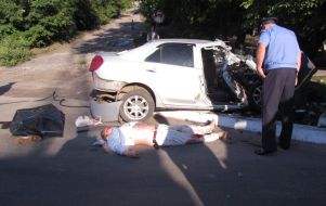 Трупы пассажиров Geely на месте ДТП