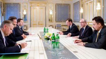 Андрій Гончарук, Віктор Янукович та Вілфред Мартенс