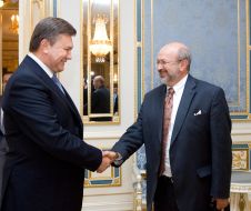 Viktor Yanukovich and Lamberto Dzanner 
