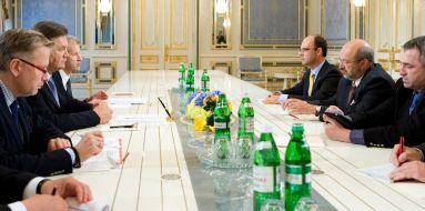 Viktor Yanukovich and Lamberto Dzanner