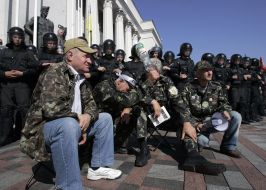 Воины-афганцы протестуют против сокращения льгот