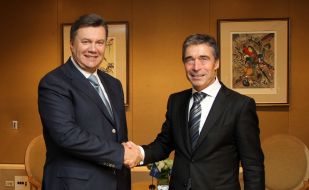 Виктор Янукович и Андерс Фог Расмуссен