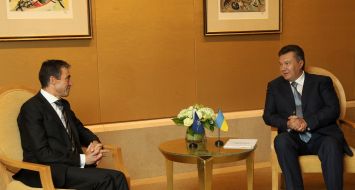 Виктор Янукович и Андерс Фог Расмуссен