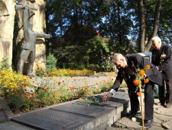 Laying-on of flowers