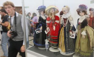 Porcelains dolls