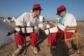 Участники военно-исторической реконструкции