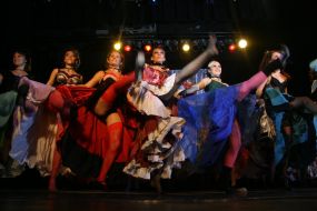 Tеатрально-танцевального перформанс "Мулен Руж"