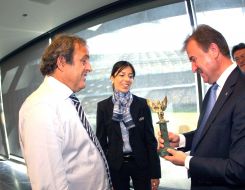 Michel Platini and  Aleksandr Popov 