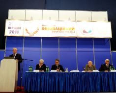 Boris Paton, Nikolay Azarov, Yekaterina Samoylik and Vladimir Seminozhenko