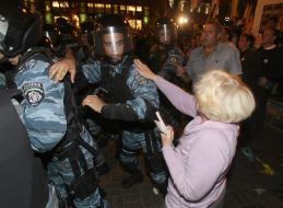 Clash with protesters "Berkut"