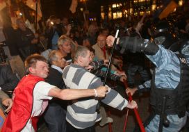 Clash with protesters "Berkut"