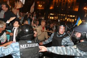 Conflict between Yuliya Timoshenko's supporter and militia