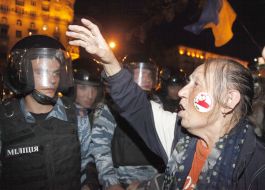 Clash with protesters "Berkut"
