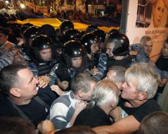 Clash with protesters "Berkut"