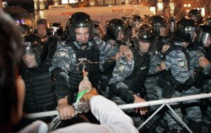 Clash with protesters "Berkut"