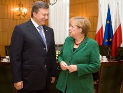 Viktor Yanukovich and Angela Merkel