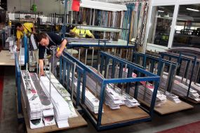 Робітники цеху з виготовлення лиж