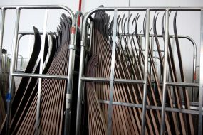 У цеху по виготовленню лиж