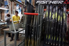 У цеху по виготовленню лиж