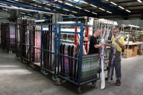 У цеху по виготовленню лиж