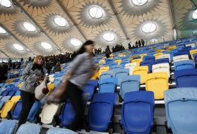 The girls are between the rows