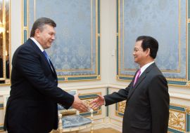 Viktor Yanukovich and Nguyen Tan Dung 