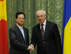 Nguyen Tan Dung and Nikolay Azarov