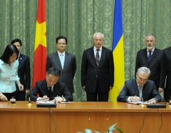 Dmitriy Tabachnik, Nguyen Tan Dung and Nikolay Azarov