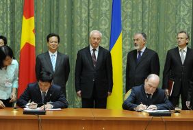 Nikolay Prisyazhnyuk, Dmitriy Tabachnik, Nguyen Tan Dung and Nikolay Azarov