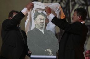 Cardboard bust of  Bogdan Stupka