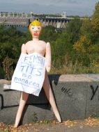 Надувная резиновая кукла с плакатом