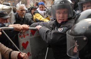 Blockade of militia fighters