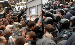 Blockade of militia fighters