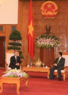 Petr Simonenko and Nguyen Tan Dung