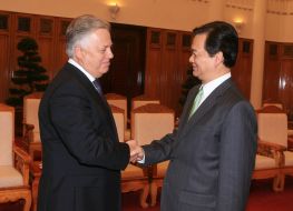 Petr Simonenko and Nguyen Tan Dung