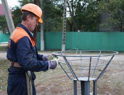 Специальная металлическая платфома для гнезда аистов