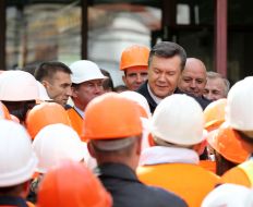 Віктор Янукович пілкується з колективом ВАТ «Подільський цемент»