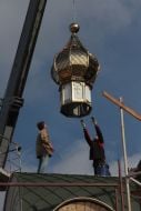 Mounting of dome of church 