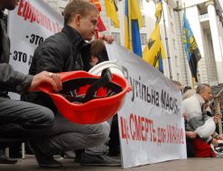 The miners are protesting against the destruction of the industry