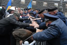 Scuffle between police and miners