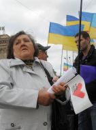 Участница митинга