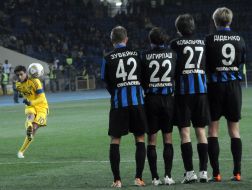 Клейтон Хавьер пробивает штрафной 