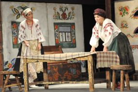 Сцена з вистави «Кайдашева сім'я»